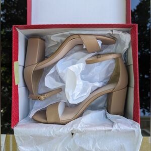 Kelly and Katie Hailee Sandal - Women's Size 8 - Medium width - Tan